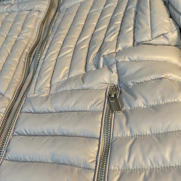 Guess Quilted Puffer Silver Jacket Fur Lined - Picture 9 of 16